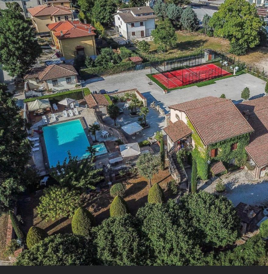 Residenza Le Querce Bilocale Villa Fossato di Vico Bagian luar foto